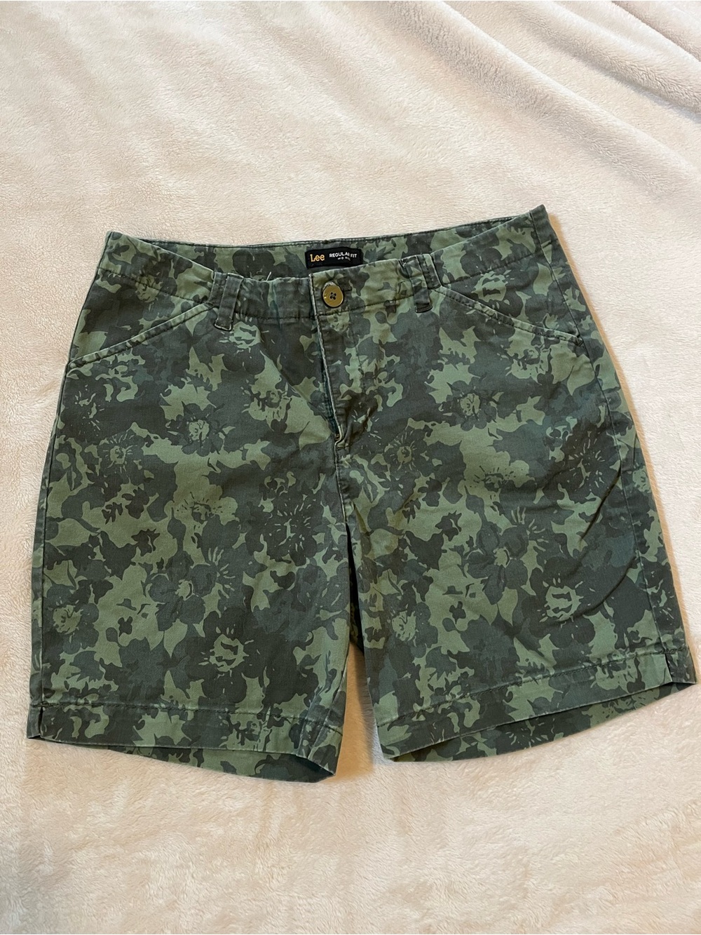 Women’s Lee Shorts green flower print. Size 14